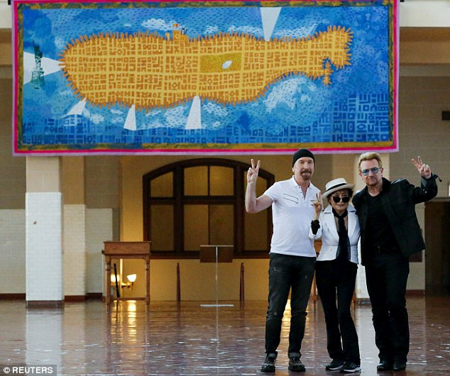 Bảo tàng Mỹ trưng bày bức thảm "đặc biệt" tôn vinh John Lennon ảnh 1