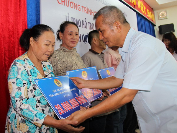 Tặng quà gia đình người bị tai nạn lao động ở Bà Rịa-Vũng Tàu ảnh 1