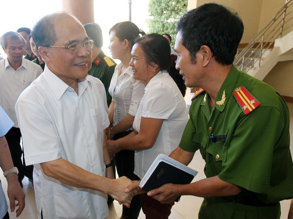 Chủ tịch Quốc hội Nguyễn Sinh Hùng tiếp xúc cử tri Hà Tĩnh ảnh 1