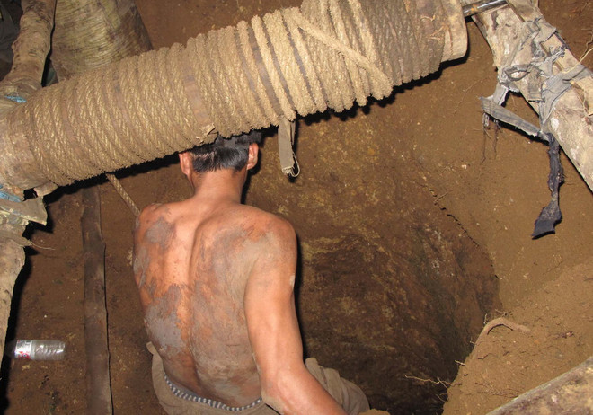 Quảng Ninh: Hai công nhân bị vùi lấp, mắc kẹt trong đường lò ảnh 1