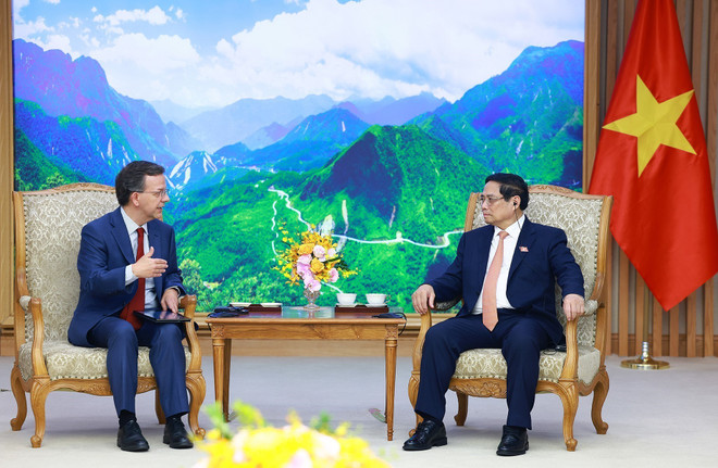 Thủ tướng Phạm Minh Chính tiếp Ông Paulo Medas, Trưởng đoàn tham vấn và giám sát kinh tế vĩ mô Việt Nam của Quỹ Tiền tệ Quốc tế (IMF). (Ảnh: Dương Giang/ TTXVN) TTXVN_2106ThutuongIMF2.jpg
