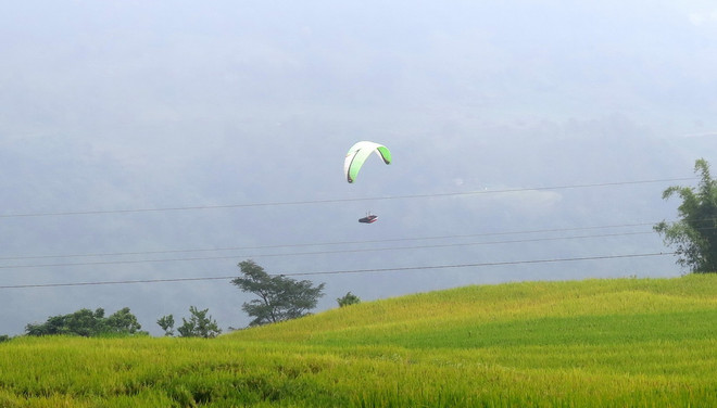 Độc đáo màn bay dù lượn lần đầu tiên tổ chức ở Tuyên Quang ảnh 2