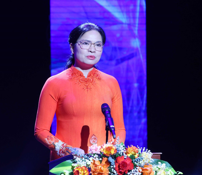 Bà Hà Thị Nga, Ủy viên Trung ương Đảng, Chủ tịch Hội Liên hiệp Phụ nữ Việt Nam phát động “Tuần lễ áo dài” năm 2024. (Ảnh: Phương Hoa/TTXVN) ttxvn_tuan_le_ao_dai_2902-2.jpg
