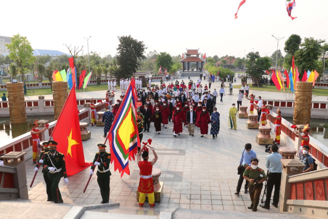 Cần Thơ: Đền thờ Vua Hùng đón hàng chục nghìn lượt khách mỗi ngày ảnh 1