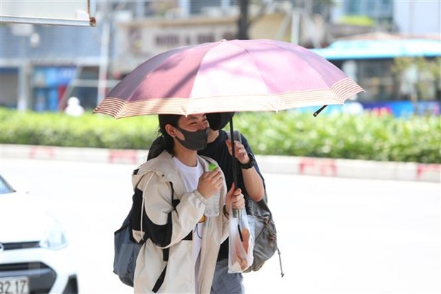 Bắc Bộ và Trung Bộ nắng nóng gay gắt, có nơi trên 40 độ C ảnh 1