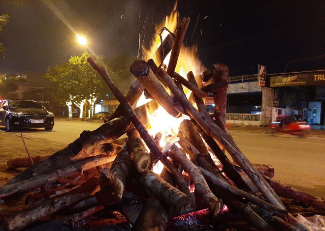 Độc đáo phong tục đốt lửa trại đêm giao thừa đón năm mới ở xứ Nghệ ảnh 2