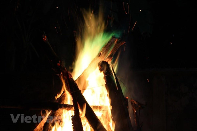 Độc đáo phong tục đốt lửa trại đêm giao thừa đón năm mới ở xứ Nghệ ảnh 3