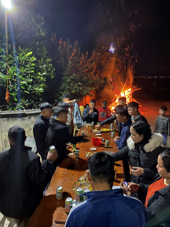 Độc đáo phong tục đốt lửa trại đêm giao thừa đón năm mới ở xứ Nghệ ảnh 10