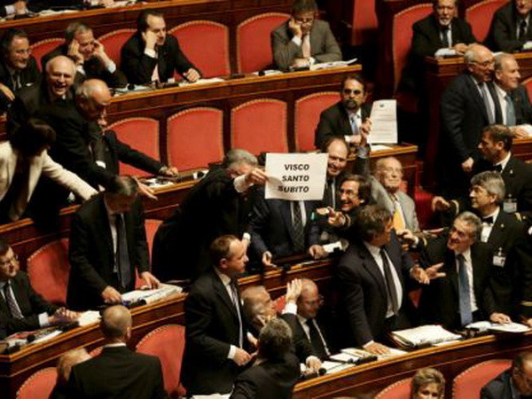 Các nghị sỹ Italy có mức thu nhập cao nhất châu Âu ảnh 1