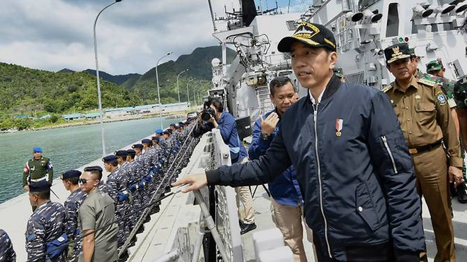 Tổng thống Indonesia Joko Widodo thăm quần đảo Natuna. (Nguồn: AFP) Tổng thống Joko Widodo thăm quần đảo Natuna nhằm nhấn mạnh chủ quyền ảnh 1