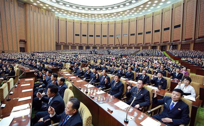 Một phiên họp Quốc hội Triều Tiên tháng 4/2020. (Ảnh: AFP/TTXVN) Triều Tiên thông báo kế hoạch họp Quốc hội vào ngày 28/9 ảnh 1