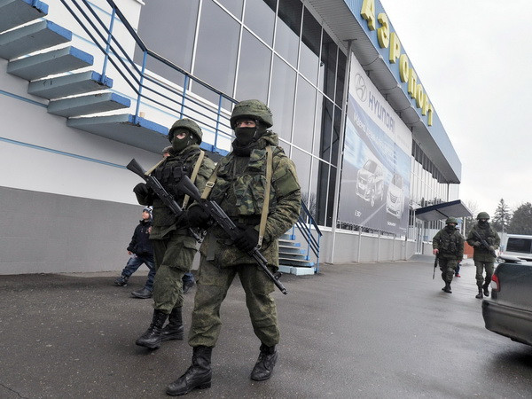 Crimea phong tỏa sân bay phục vụ trưng cầu dân ý ảnh 1