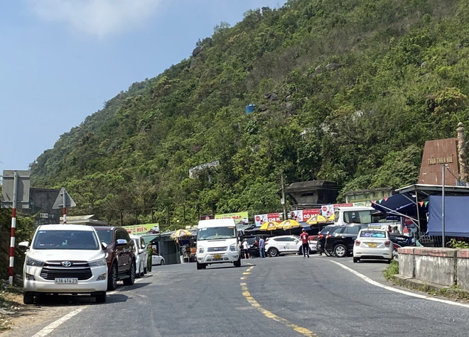 Hầm Hải Vân tăng phí từ 1/5, nhiều chủ phương tiện chọn đi đường đèo ảnh 1