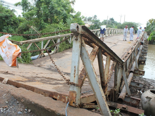 Bến Tre khẩn trương khắc phục sự cố sập cầu Sáu Chiếm ảnh 1