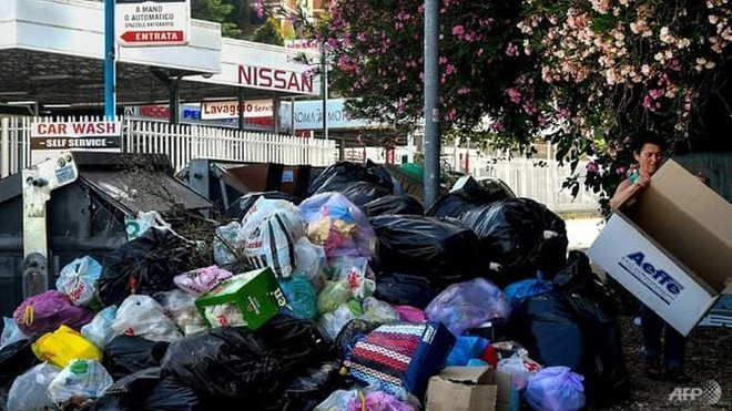Italy: Thủ đô Rome 2.800 năm tuổi chìm ngập trong rác thải ảnh 1