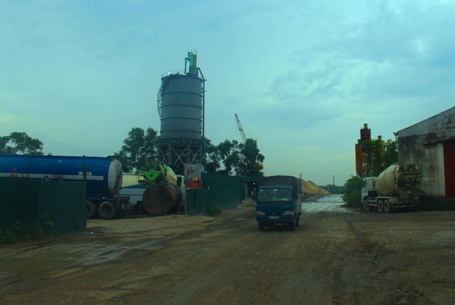 Cảng Khuyến Lương: “Thiên đường” của các trạm trộn bêtông trái phép ảnh 1
