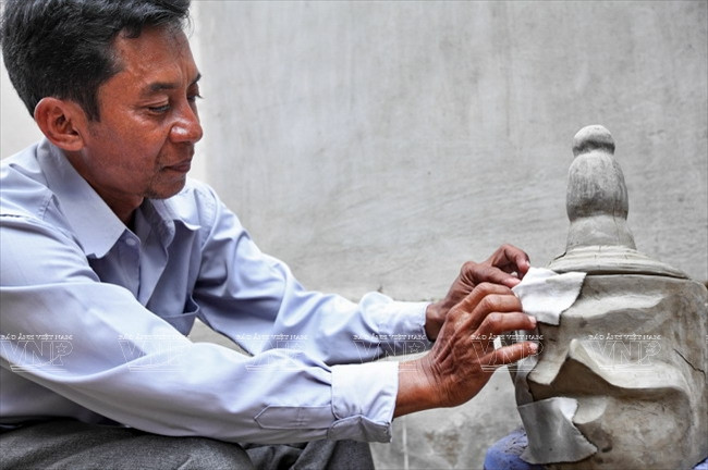 Mão và mặt nạ - trang phục huyền bí và linh thiêng của người Khmer ảnh 1