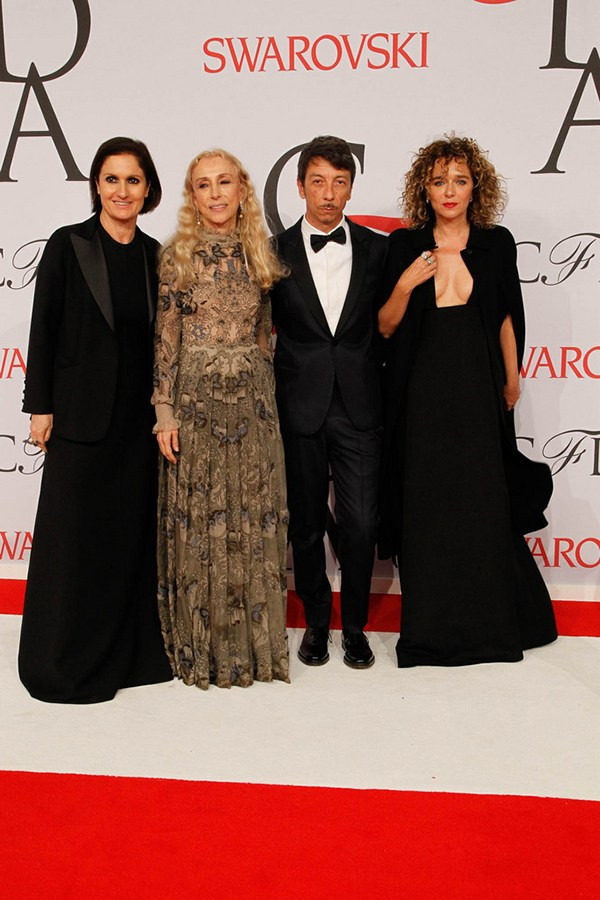 Ngôi sao trên thảm đỏ lễ trao giải thưởng thời trang Mỹ CFDA ảnh 25