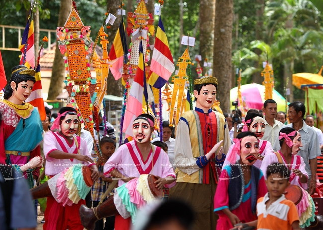 Mão và mặt nạ - trang phục huyền bí và linh thiêng của người Khmer ảnh 8