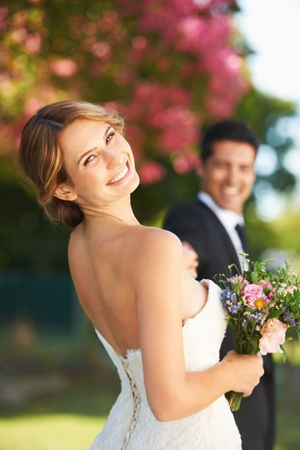 Tự thiết kế váy cưới cho ngày trọng đại của mình, tại sao không? ảnh 9