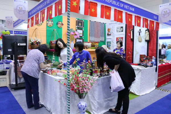 Việt Nam tham dự hội chợ từ thiện quốc tế tại Indonesia ảnh 2