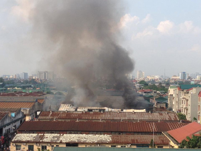 [Video] Cháy hàng loạt xưởng trong Công ty Lâm sản tại Đại Từ ảnh 1