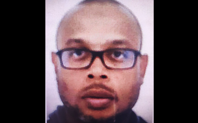 Kẻ tấn công cảnh sát ở Paris nắm giữ thông tin của nhiều đồng nghiệp ảnh 1