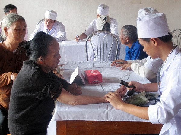 Tập trung đào tạo các bác sỹ trẻ tình nguyện về 62 huyện nghèo ảnh 1