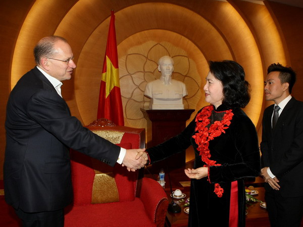 Tập đoàn Bảo hiểm AIA cam kết hoạt động lâu dài ở Việt Nam ảnh 1