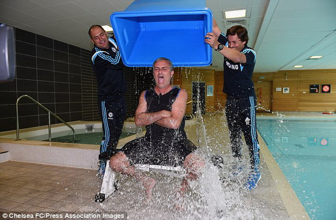 HLV Jose Mourinho gào thét inh ỏi khi dội nước lạnh lên đầu ảnh 2