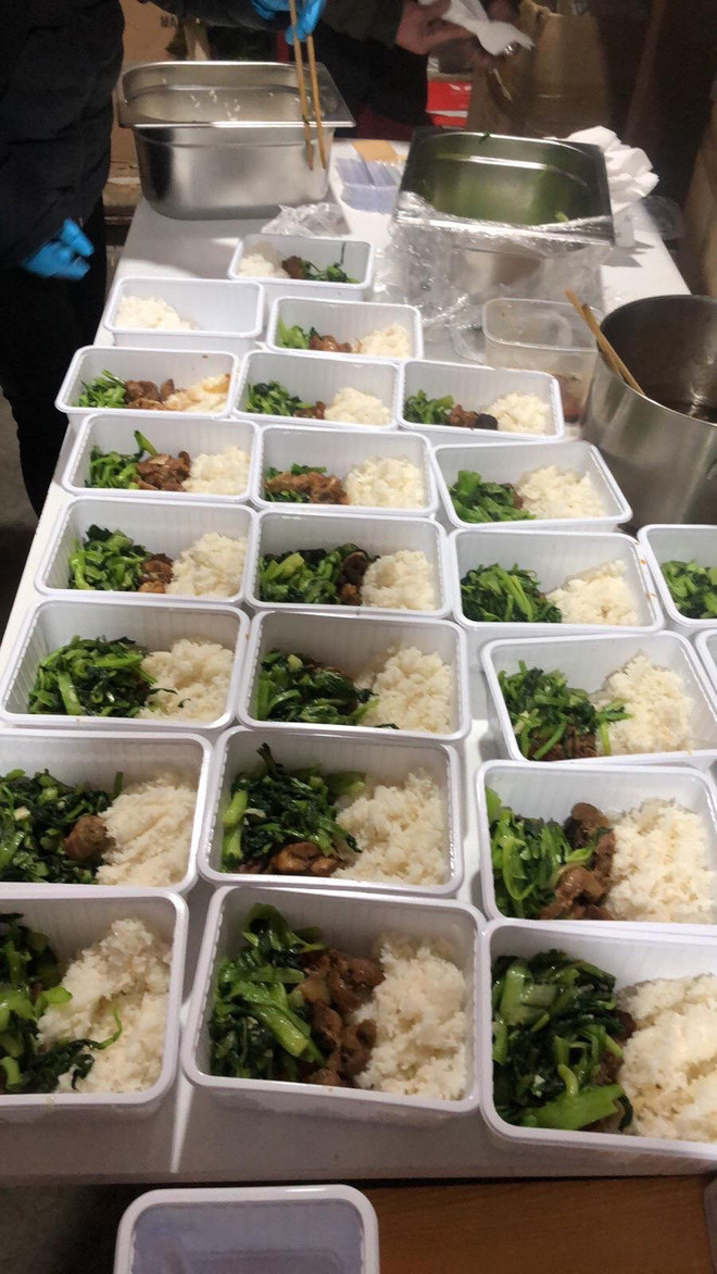 Đại sứ quán Việt Nam tại Hungary hỗ trợ công dân sơ tán từ Ukraine ảnh 2