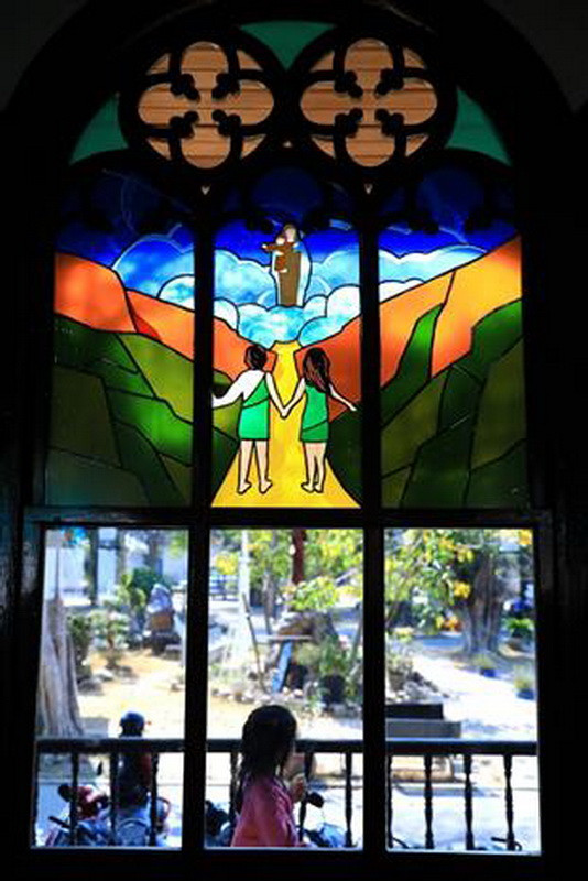 Khám phá nhà thờ gỗ cổ kính và tráng lệ hơn 100 năm tuổi ở Kon Tum ảnh 4