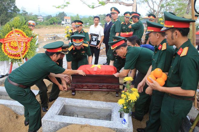 Truy điệu, an táng hài cốt liệt sỹ quân tình nguyện Việt Nam tại Lào ảnh 1