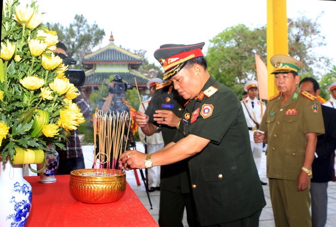Truy điệu, an táng hài cốt liệt sỹ quân tình nguyện Việt Nam tại Lào ảnh 2