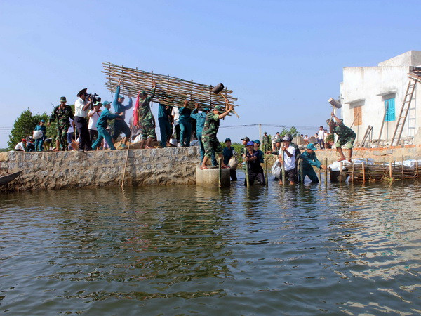 Trưa 29/11, tâm bão cách bờ biển Bình Định-Khánh Hòa khoảng 180km ảnh 1