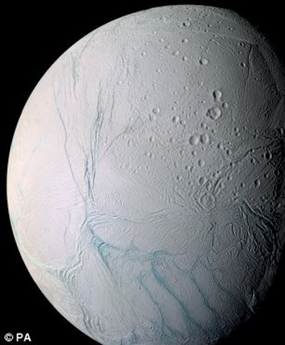 Phát hiện biển nước trên Mặt Trăng Enceladus của Sao Thổ ảnh 2