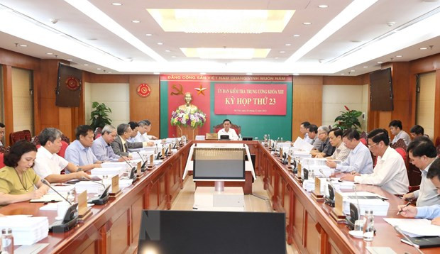 Công tác cán bộ là cái gốc: Vì sao "lên rồi khó xuống"? ảnh 1