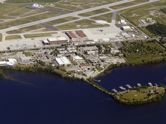 Máy bay quân sự Canada bỏ dở hành trình do lo ngại COVID-19 ảnh 1