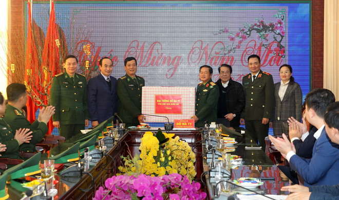 Phó Chủ tịch Quốc hội Đỗ Bá Tỵ thăm, chúc Tết tại Lào Cai ảnh 2