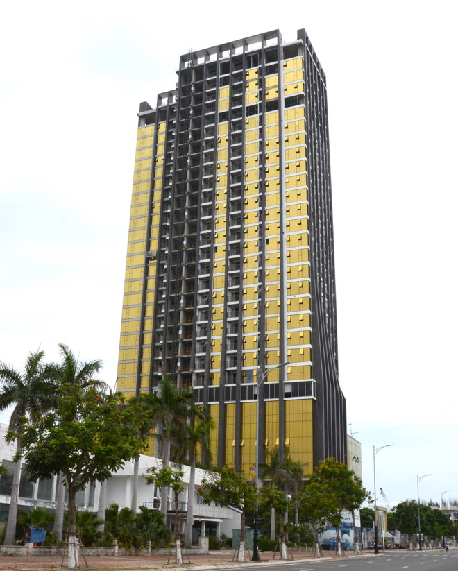 Đà Nẵng: Xử phạt chủ đầu tư 2 tòa cao ốc lắp kính màu vàng phản quang ảnh 2