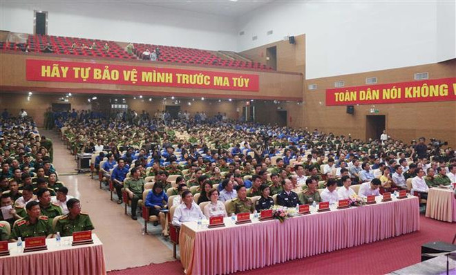 Các đại biểu dự Lễ míttinh. (Ảnh: Nguyễn Oanh/TTXVN) Phó Thủ tướng Vũ Đức Đam: Thế hệ trẻ phải nói 'không' với ma túy ảnh 1
