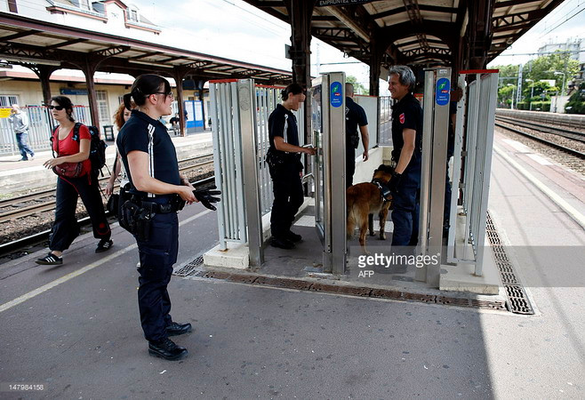 Pháp: An ninh "chìm" có quyền nổ súng trên các chuyến tàu ảnh 1