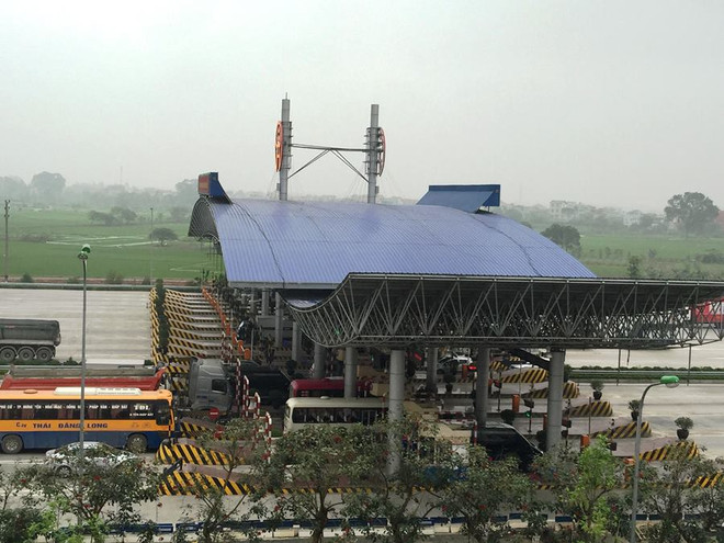 Các trạm thu phí phải mở cửa nếu xảy ra ùn tắc giao thông dịp 30/4 ảnh 1