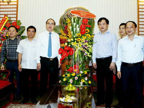 Chủ tịch MTTQ thăm, chúc mừng Cổng thông tin điện tử Chính phủ ảnh 1