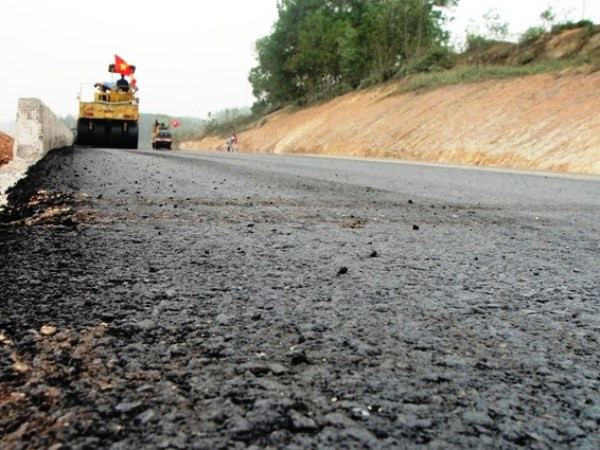 Khẩn trương khắc phục hằn lún vệt bánh xe của công trình ảnh 1