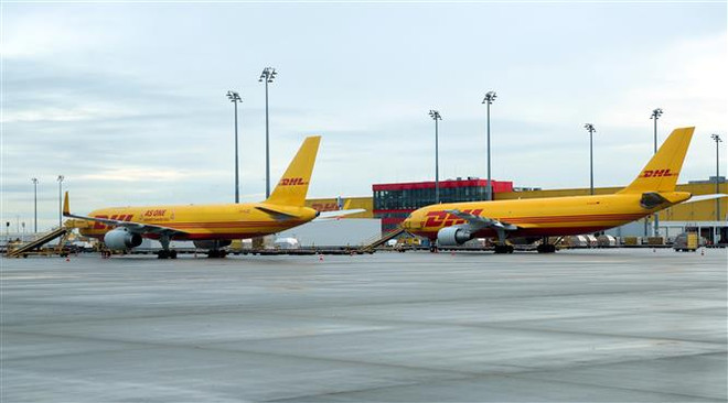 Tập đoàn chuyển phát nhanh DHL hoạt động chính tại sân bay Leipzig. (Ảnh: Mạnh Hùng/TTXVN) Việt Nam-Đức ký MoU về hợp tác đầu tư vận tải hàng không và logistics ảnh 2