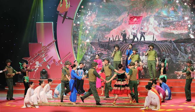 Xúc động chương trình nghệ thuật "Vang mãi bản hùng ca bầu trời" ảnh 2
