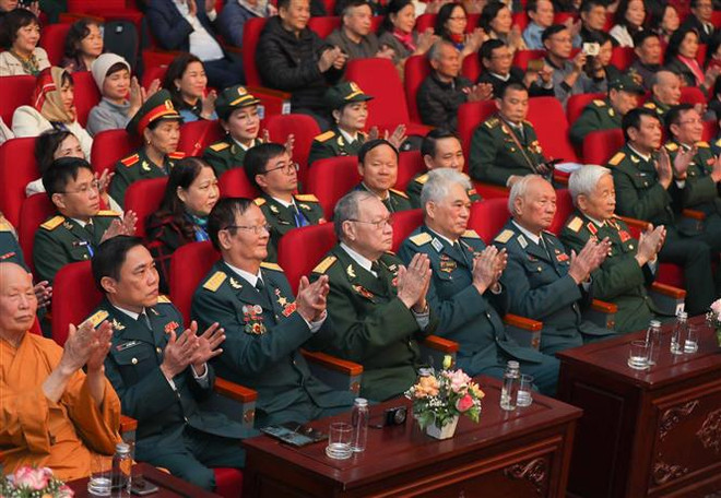 Xúc động chương trình nghệ thuật "Vang mãi bản hùng ca bầu trời" ảnh 3