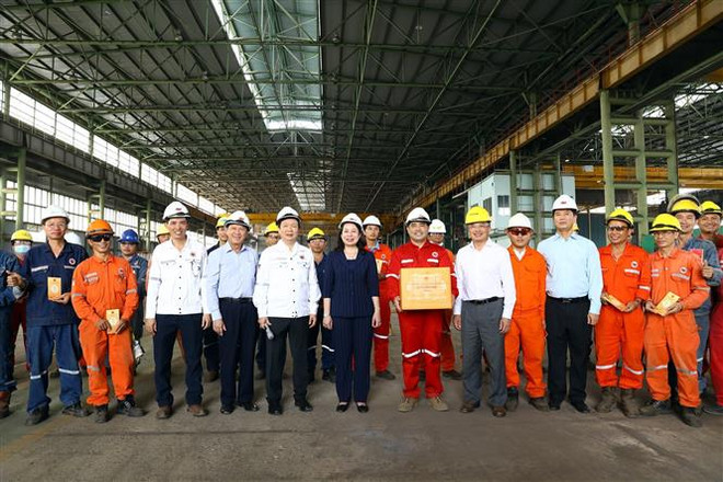 Phó Chủ tịch nước thăm, làm việc tại Liên doanh Việt-Nga Vietsovpetro ảnh 1