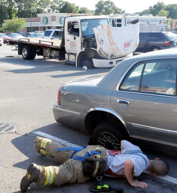 Mỹ: Xuất hiện "hố tử thần" lớn hơn cả một chiếc xe thể thao ảnh 3